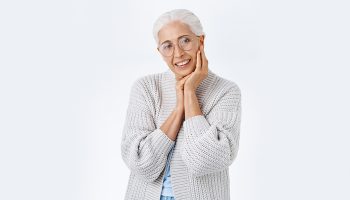 7 Tips to Follow to Extend the Life of Your Dentures
