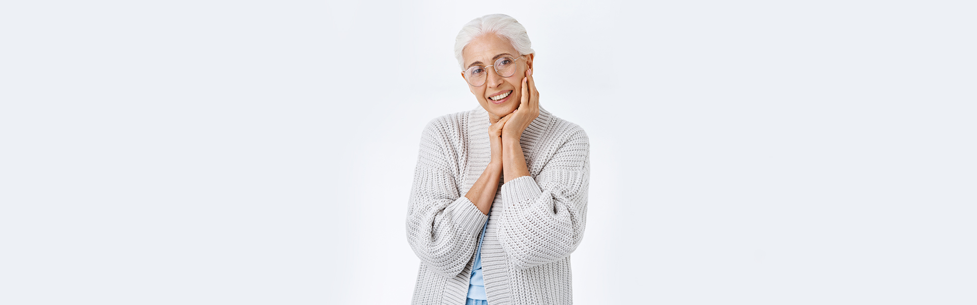 7 Tips to Follow to Extend the Life of Your Dentures